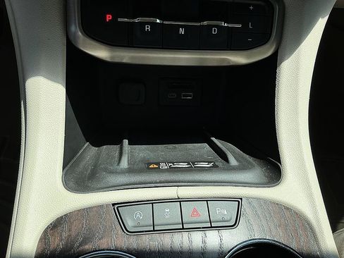 Used 2021 GMC Acadia Denali w/ Denali Technology Package FWD image 19