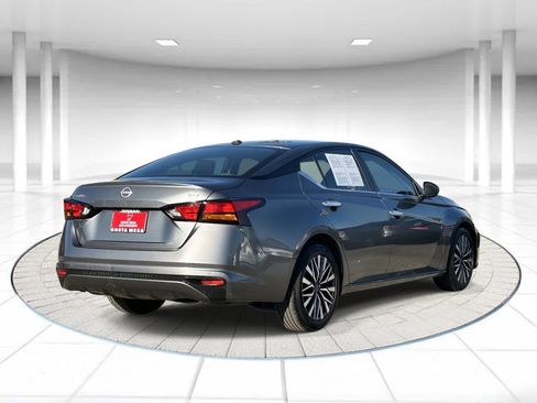 Used 2023 Nissan Altima 2.5 SV image 4