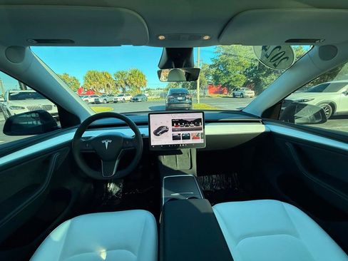 Used 2024 Tesla Model Y Long Range image 22