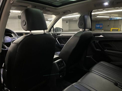Used 2023 Volkswagen Tiguan SE w/ Panoramic Sunroof Package image 23