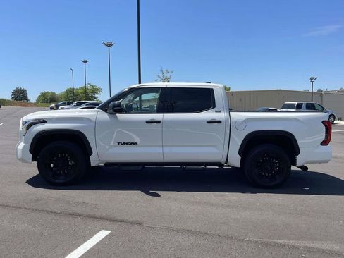 Used 2022 Toyota Tundra SR5 w/ SR5 Convenience Package AWD/4WD image 6