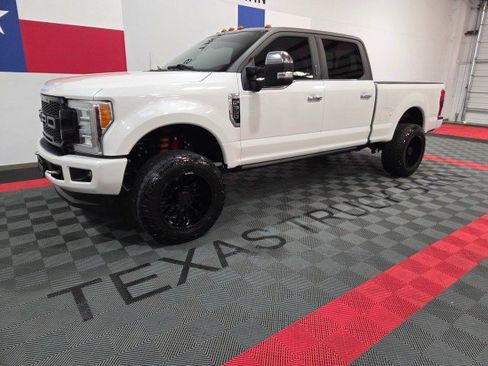 Used 2017 Ford F350 Platinum w/ Platinum Ultimate Package image 2