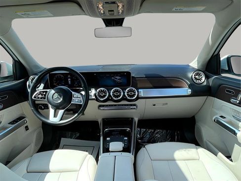 Used 2021 Mercedes-Benz GLB 250 4MATIC image 30