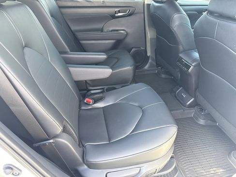 Certified 2026 Toyota Highlander XLE AWD/4WD image 18