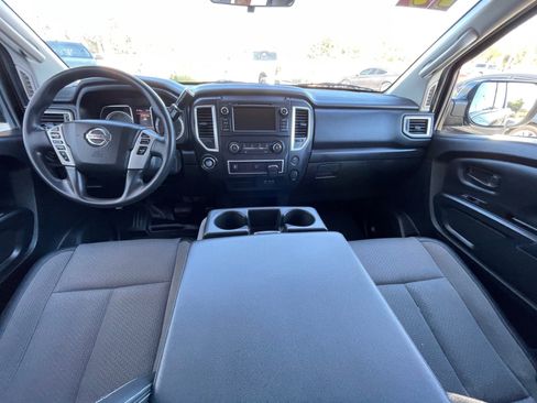 Used 2019 Nissan Titan S image 17