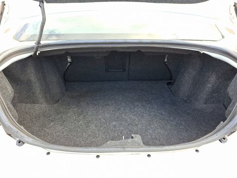 Used 2013 Dodge Avenger SE image 28