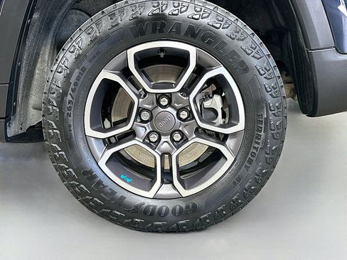 Used 2022 Jeep Grand Cherokee Trailhawk w/ Advanced Protech Group II AWD/4WD image 32