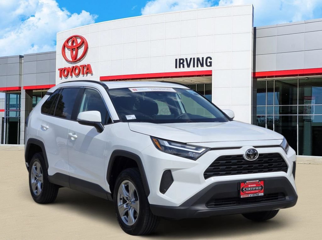 Used 2024 Toyota RAV4 XLE FWD image 2