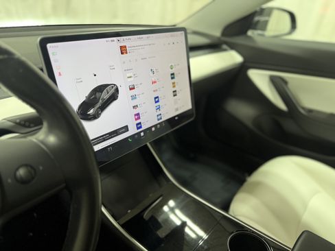 Used 2018 Tesla Model 3 Long Range image 21