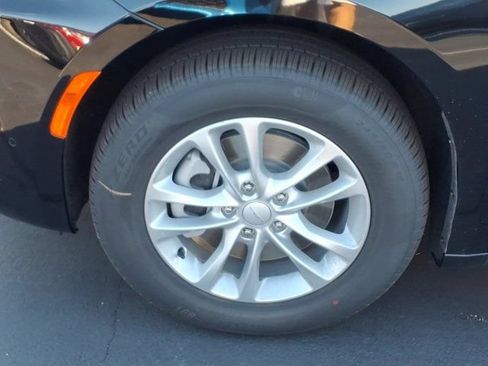 New 2027 Chrysler Pacifica Select AWD/4WD image 22