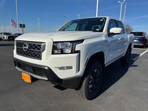 Used 2022 Nissan Frontier SV image 8
