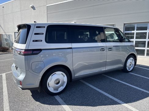 New 2025 Volkswagen ID. Buzz 1st Edition image 6
