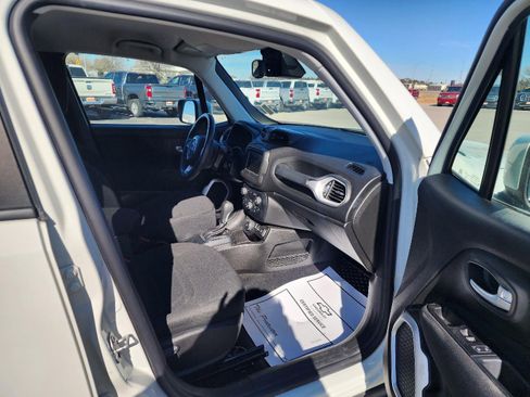 Used 2020 Jeep Renegade Latitude w/ Cold Weather Group image 11