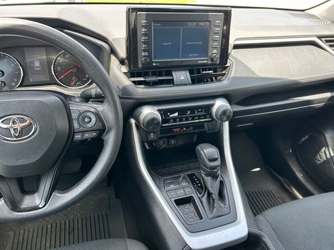 Used 2021 Toyota RAV4 LE FWD image 17