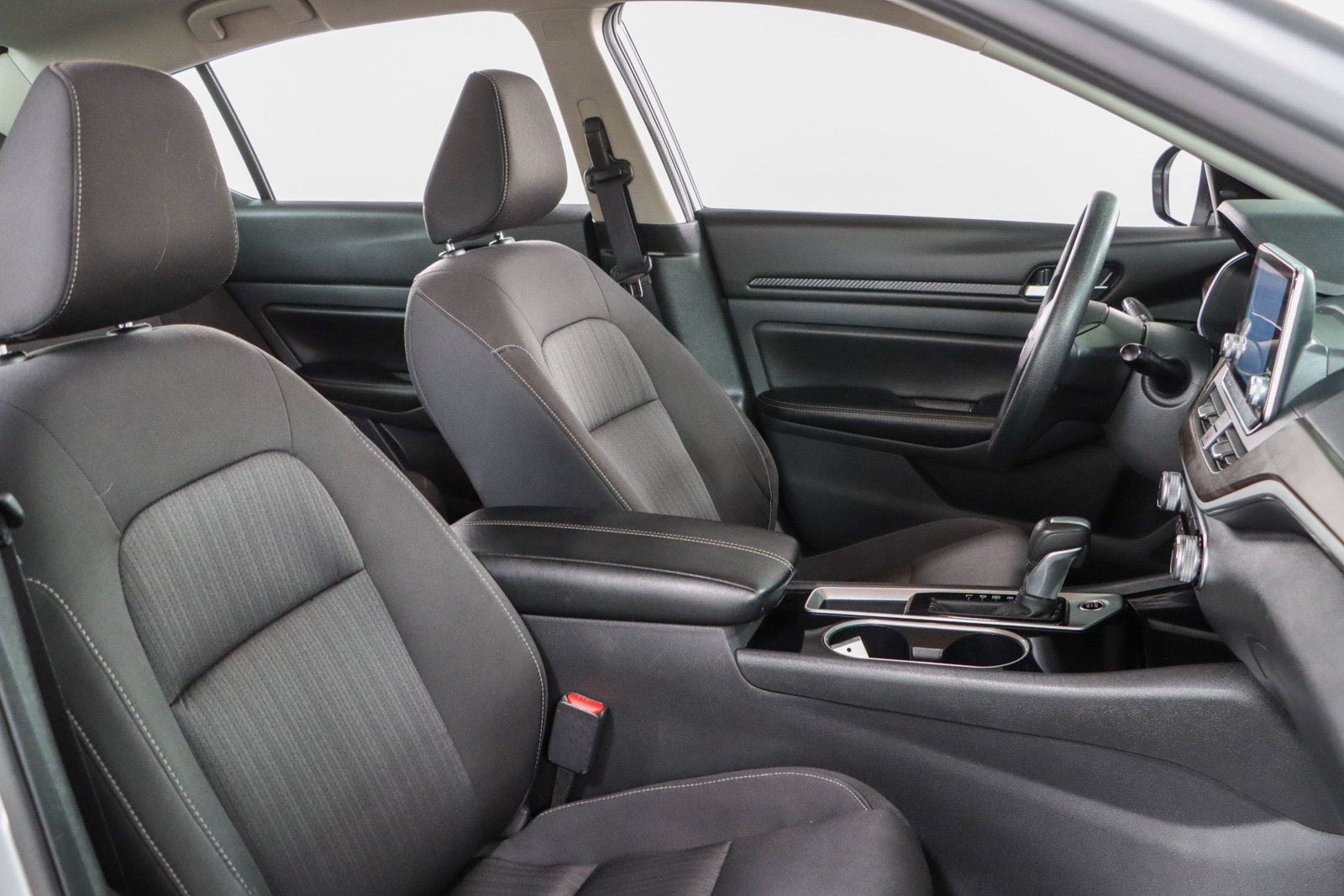 Used 2024 Nissan Altima 2.5 SV FWD image 26