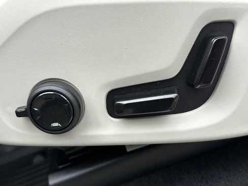 Certified 2023 Volvo XC90 T8 Ultimate image 23