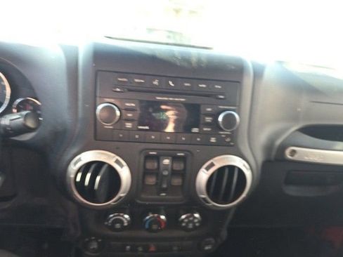 Used 2012 Jeep Wrangler Unlimited Sahara w/ Connectivity Group AWD/4WD image 9
