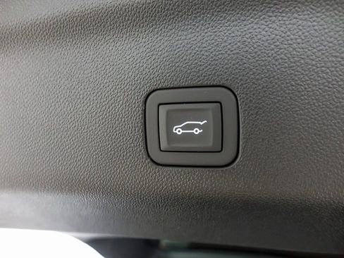 New 2026 Chevrolet Suburban Premier image 26