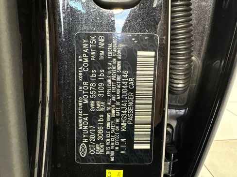 Used 2018 Genesis G90 3.3T Premium RWD image 10