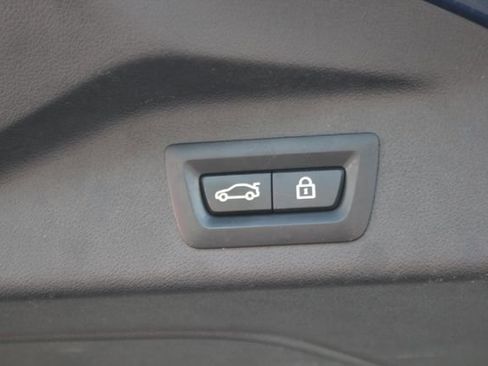 Used 2022 BMW X7 xDrive40i w/ Premium Package AWD/4WD image 32