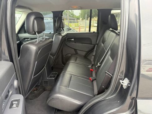 Used 2011 Jeep Liberty Sport image 10