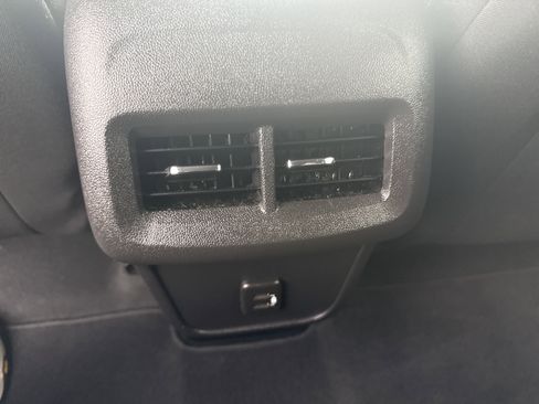 Used 2023 Chevrolet Equinox LT image 46