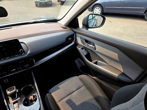 Used 2023 Nissan Rogue SV FWD image 27