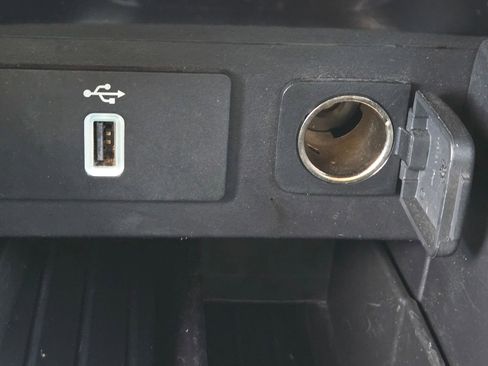 Used 2017 Ford Explorer XLT w/ Equipment Group 202A FWD image 18