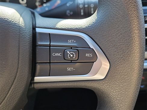 Used 2025 Jeep Compass Sport image 22