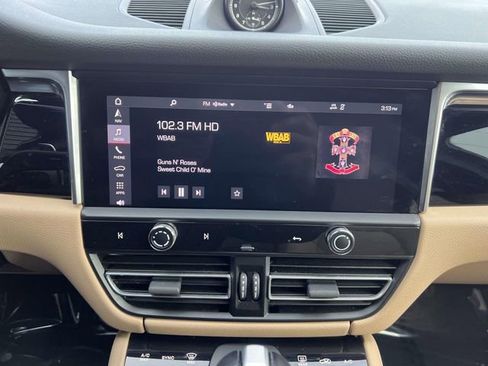 Certified 2023 Porsche Macan image 24