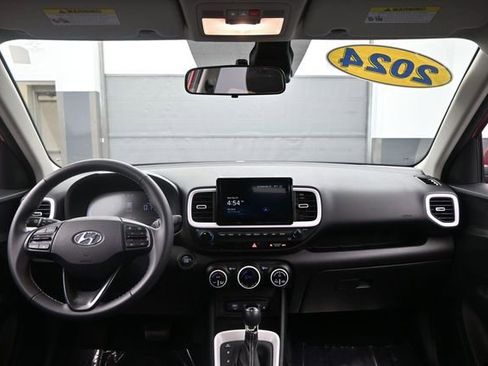 Used 2024 Hyundai Venue Limited FWD image 22