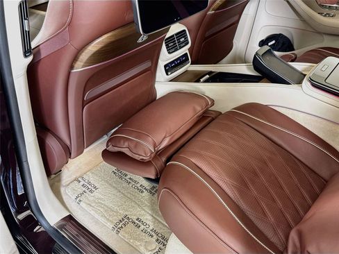 Used 2024 Mercedes-Benz Maybach GLS 600 4MATIC image 29