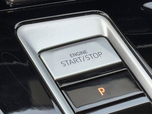 Used 2024 Volkswagen Atlas SE image 25