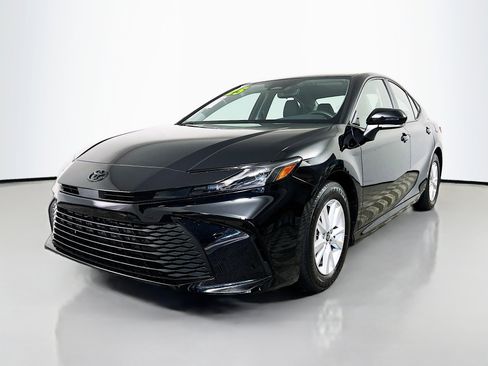 Used 2025 Toyota Camry LE image 10