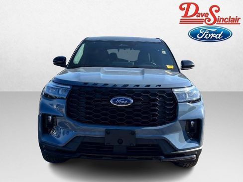 Used 2025 Ford Explorer ST-Line image 2