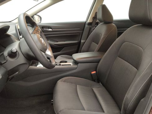 Used 2025 Nissan Altima 2.5 SV FWD image 17