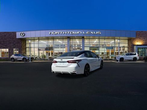 Used 2018 Toyota Camry XSE image 21