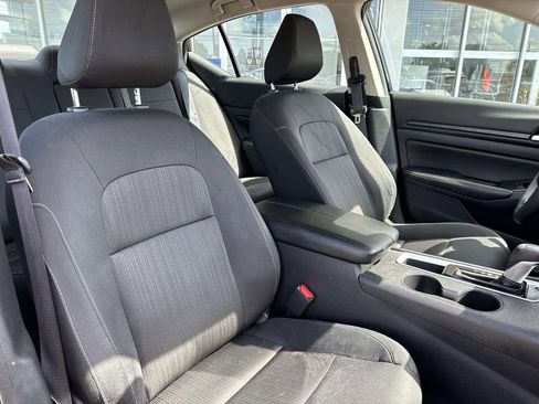 Used 2025 Nissan Altima 2.5 SV FWD image 11