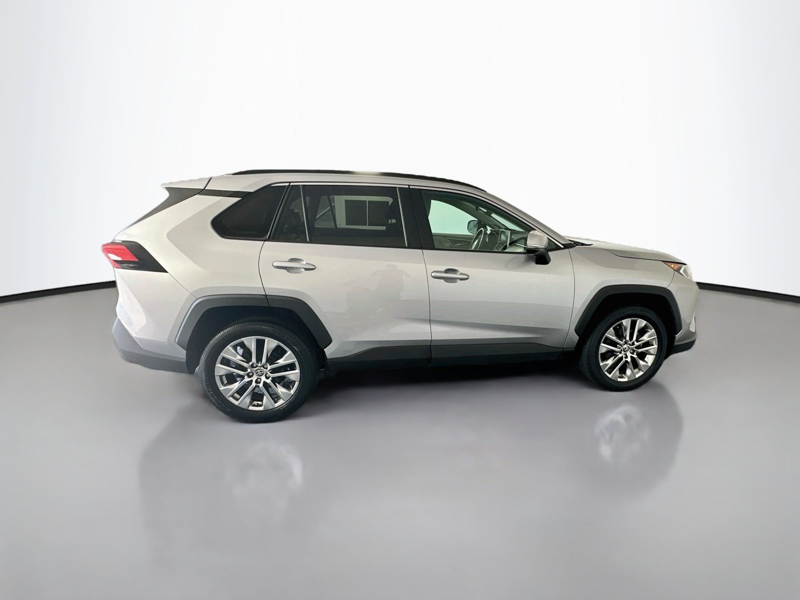 Used 2021 Toyota RAV4 XLE Premium AWD/4WD image 8