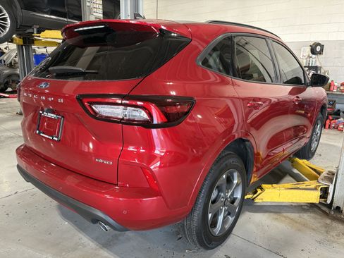 Used 2024 Ford Escape ST-Line w/ Tech Pack #1 AWD/4WD image 3
