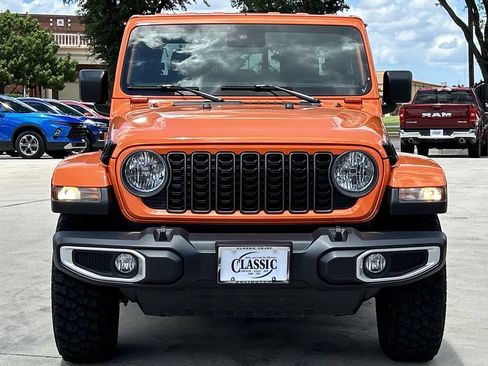 Used 2025 Jeep Gladiator Sport AWD/4WD image 8