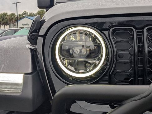 Used 2024 Jeep Gladiator Sport image 8