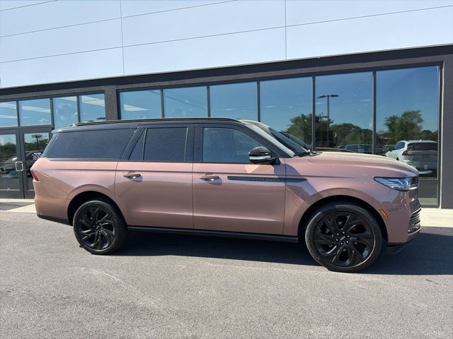 Used 2025 Lincoln Navigator L Black Label AWD/4WD image 2