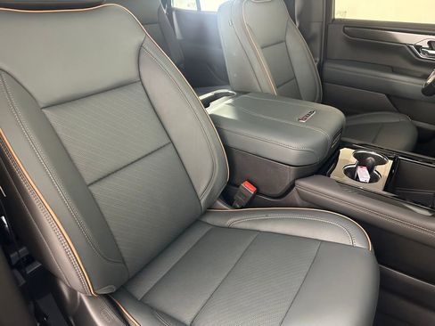 Used 2025 GMC Yukon AT4 w/ AT4 Premium Package image 32