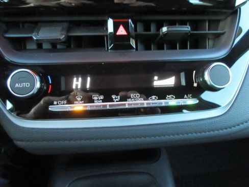 Used 2025 Toyota Corolla SE image 22