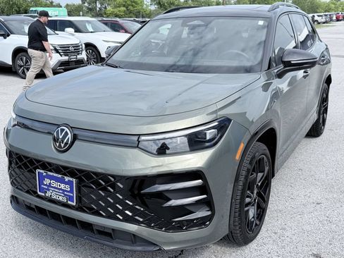 Used 2025 Volkswagen Tiguan SE R-Line AWD/4WD image 1