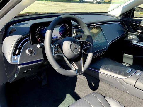 New 2026 Mercedes-Benz E 350 4MATIC Sedan image 9