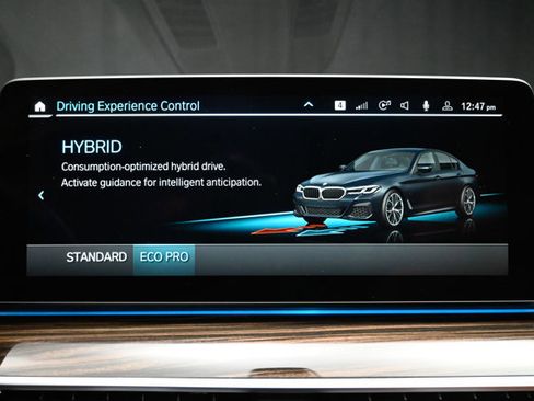 Used 2023 BMW 530e xDrive w/ Premium Package image 88