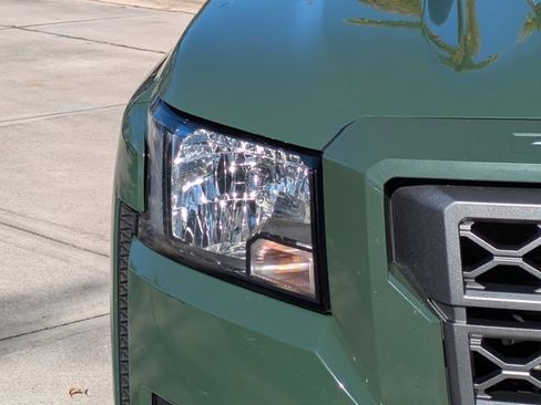 Used 2022 Nissan Frontier SV image 9