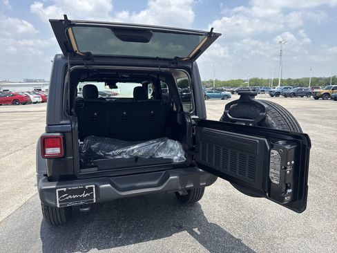 Used 2025 Jeep Wrangler Unlimited Sport AWD/4WD image 20